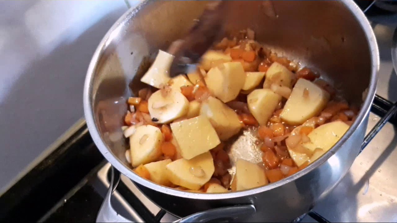 Stuffat tal-Fenek (Rabbit Stew)