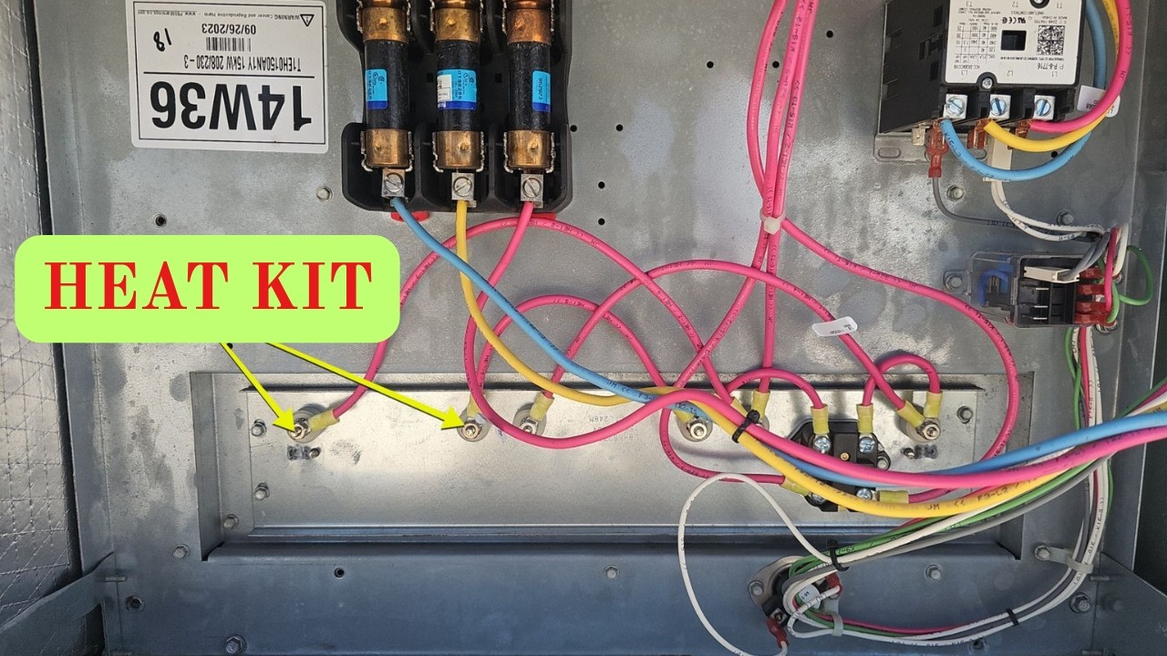 Когда на улице -7°C, а кондиционер не греет ❄️ Позвоните в службу по обслуживанию систем отоплени...
