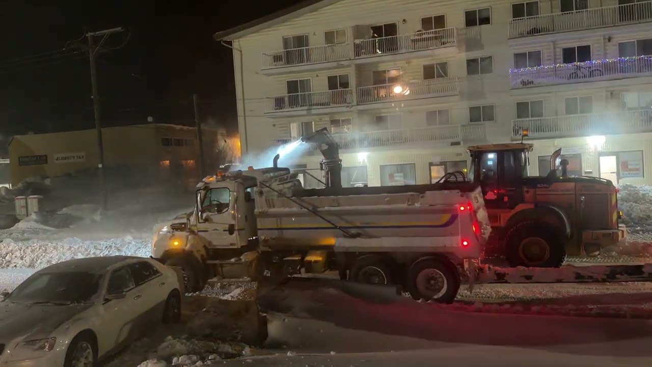 Ganyan mag alis ng Snow dto sa Canada 😊😊