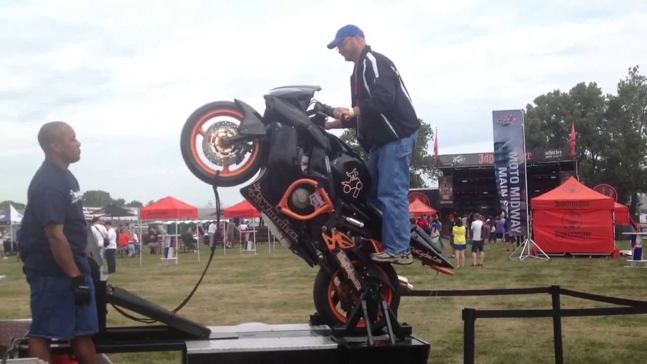 Kermit masters the Wheelie Machine