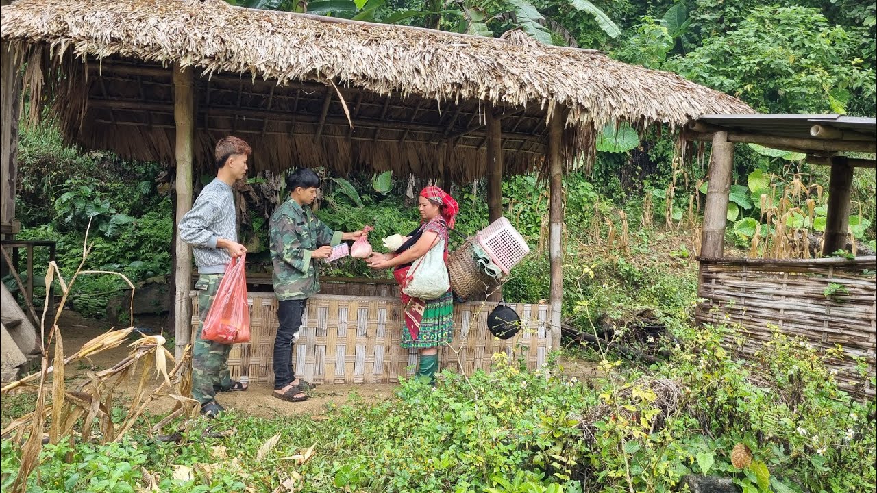 Two kindhearted park rangers helped a single mother by buying her several valuable gifts.
