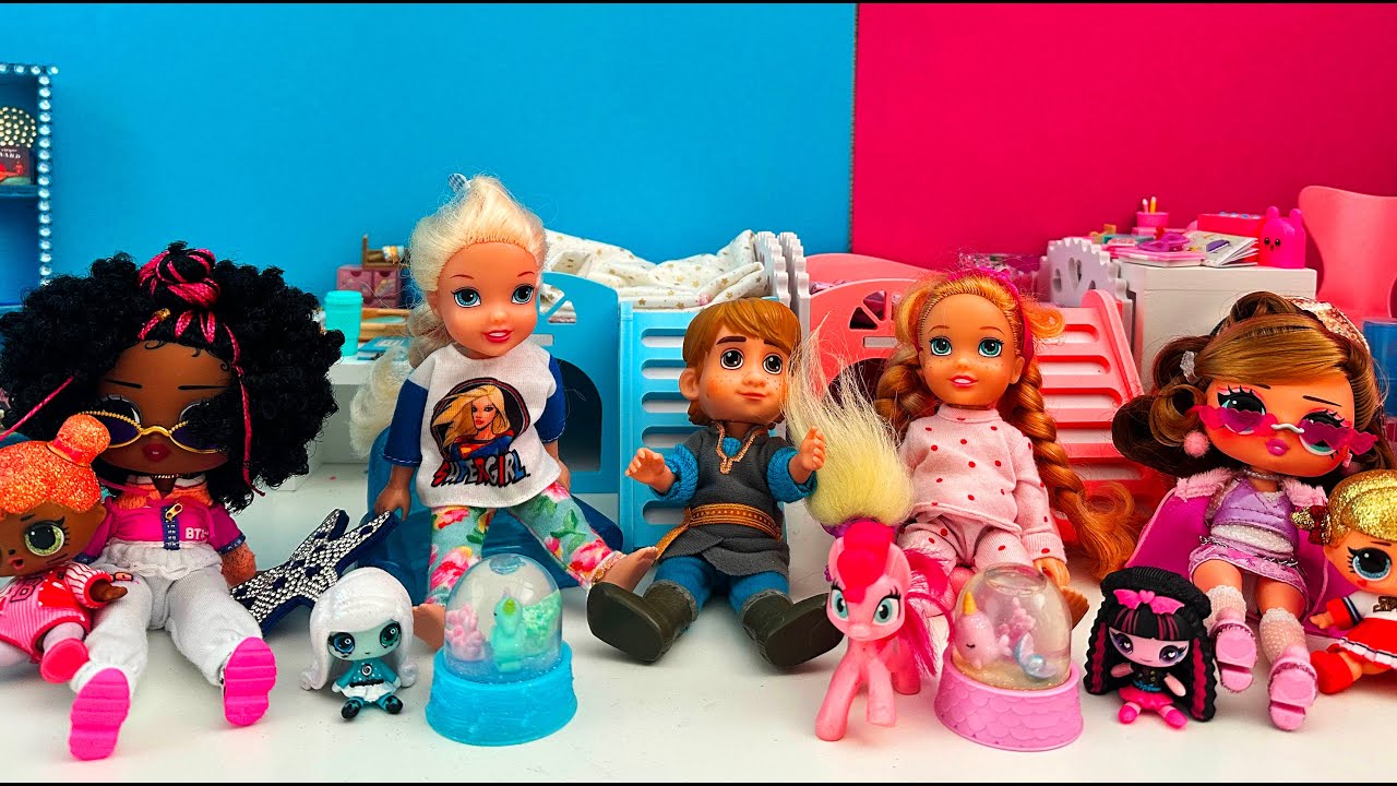 Elsa and Anna toddlers playdate in their house