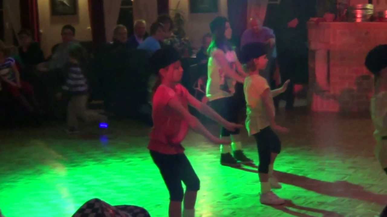 Optreden zumba kids groep 1 olv Ellen Baskin 1