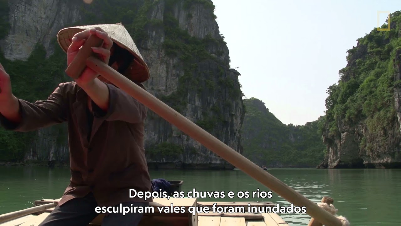 A baía Ha Long, no Vietnam, é um espetacular jardim de ilhas