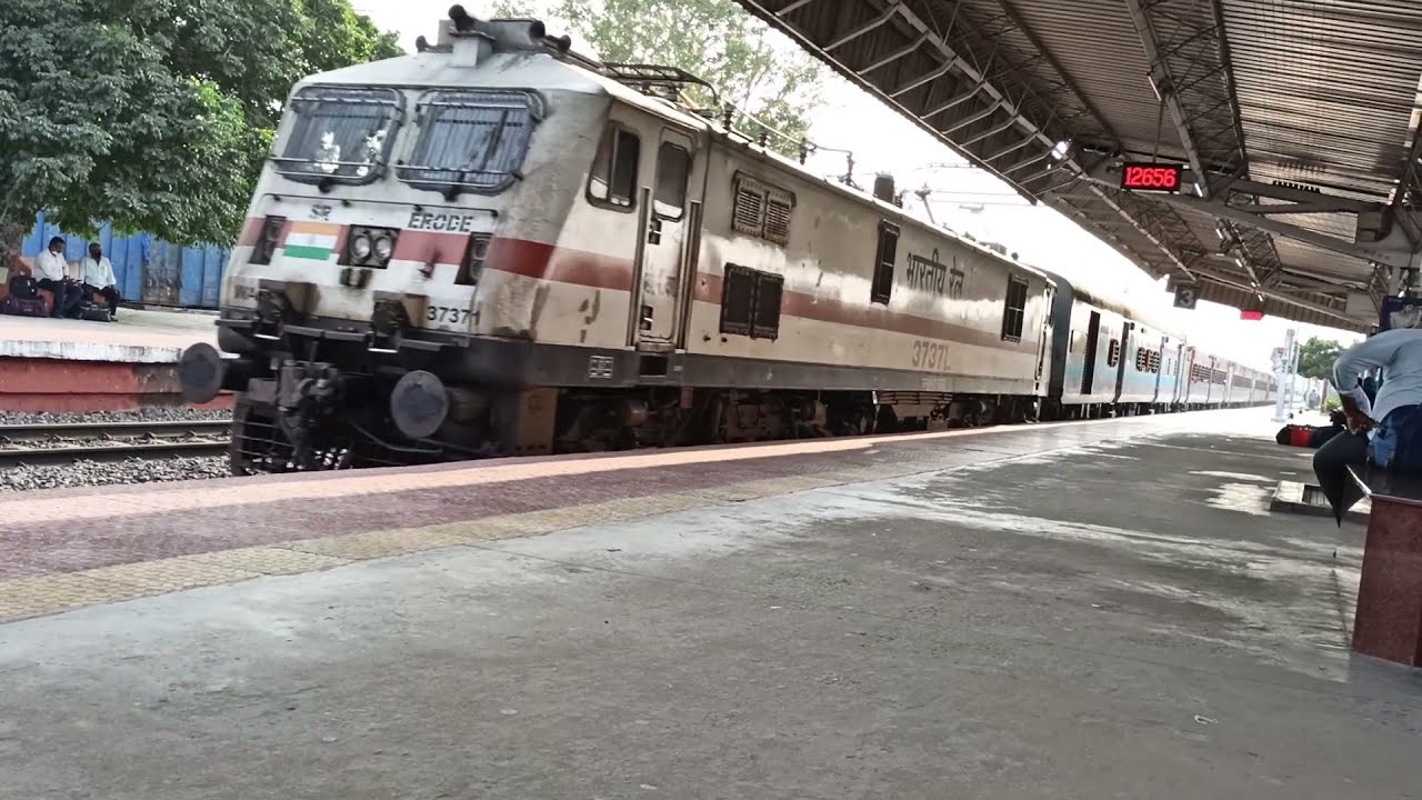 Chirala: Navjeevan Express With ERODE Wap7 Arriving & Departure
