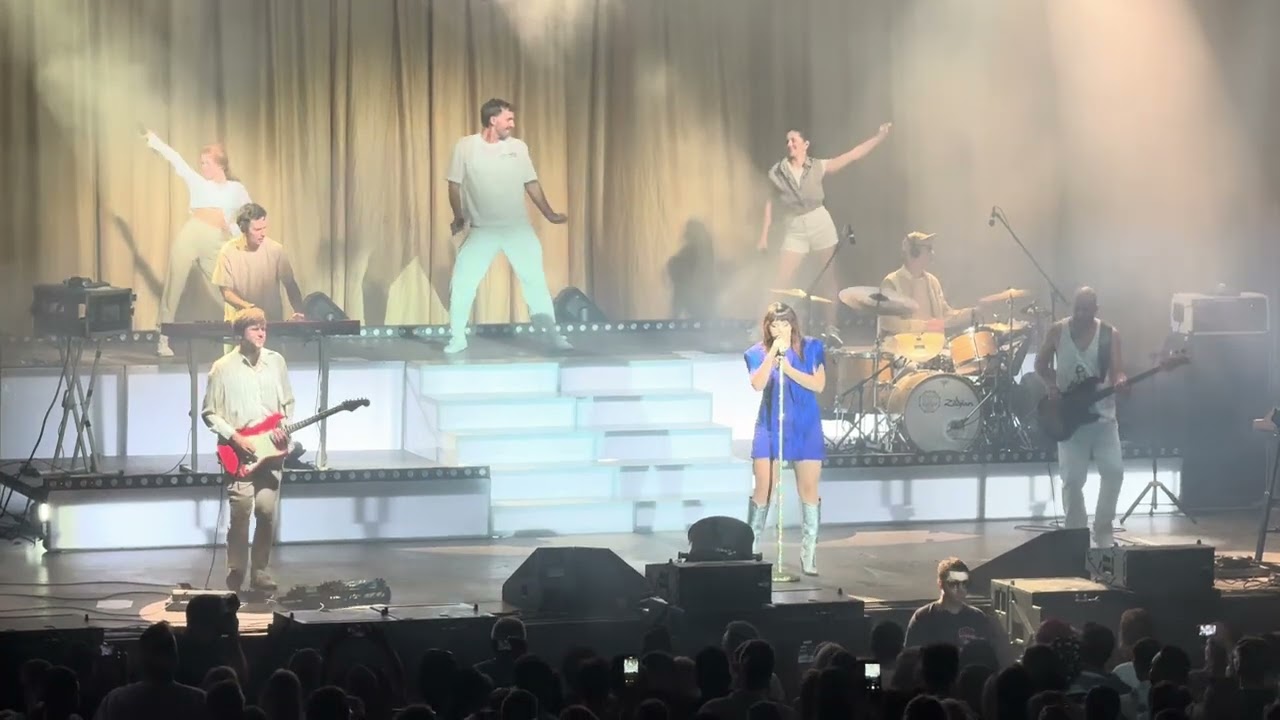 Ewa Farna - Uvod, No a co (Mikulov, Pálavské vinobraní, 06.09.2024)