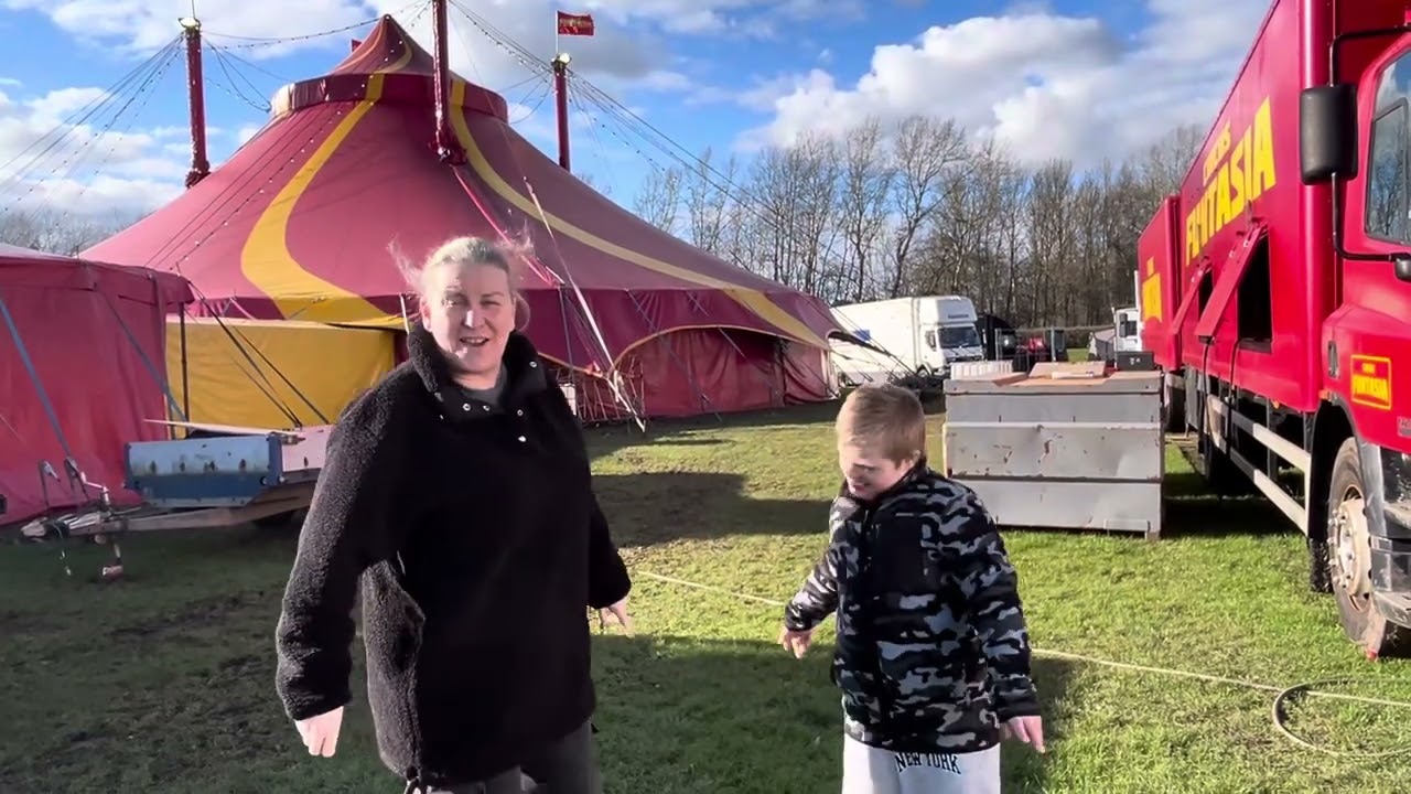 Makaton for ‘CIRCUS’ 🎪