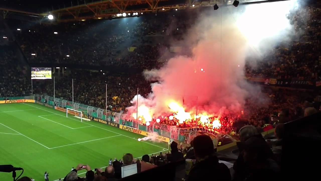 Pyro Borussia Dortmund - Dynamo Dresden 25.10.2011 DFB Pokal