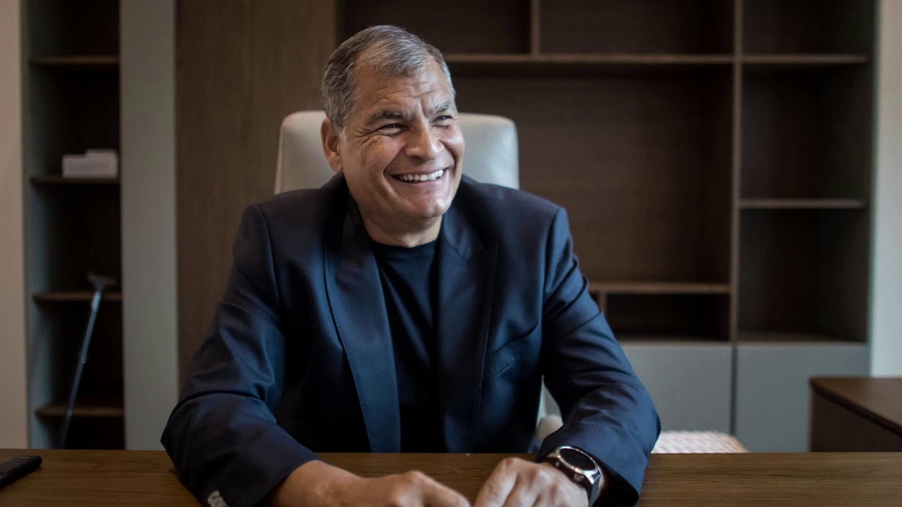 Entrevista a Rafael Correa en La Voz de AIIECH. #LuisaPresidenta #RevivirEcuador #CambioSeguro