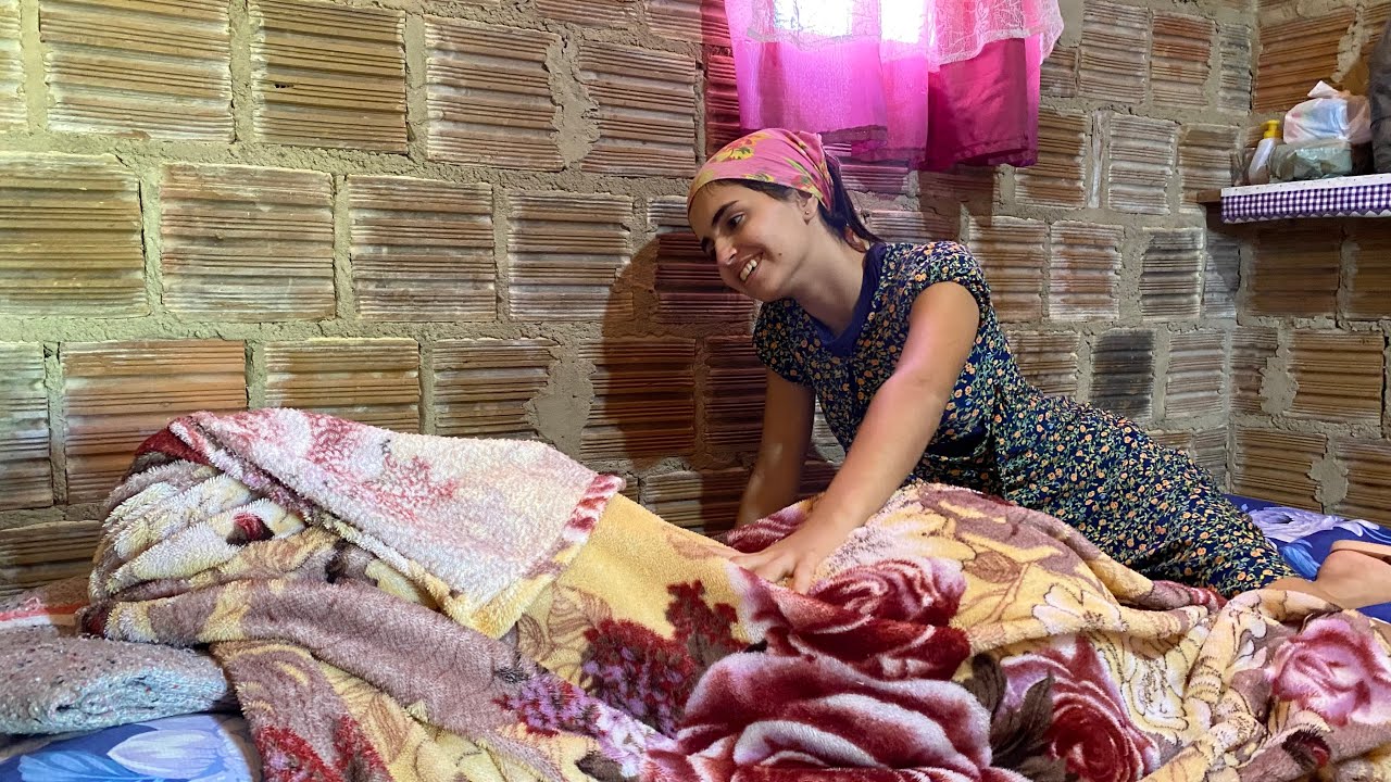 DONA ZEFA E A SURPRESA NA CAMA DE SEU MAN&Eacute;
