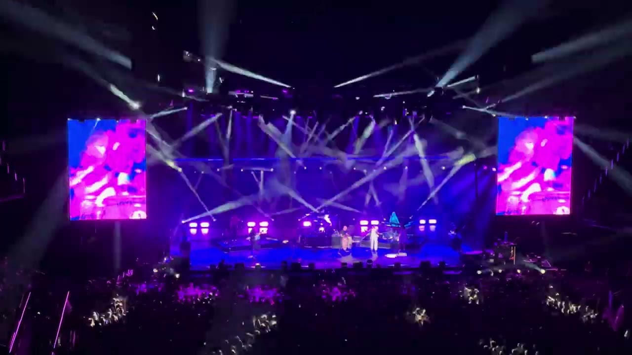 Moby - Go (live at the O2)