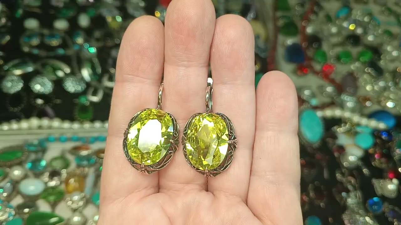 Распродажа серег с камнем. Распродажа действует три дня.