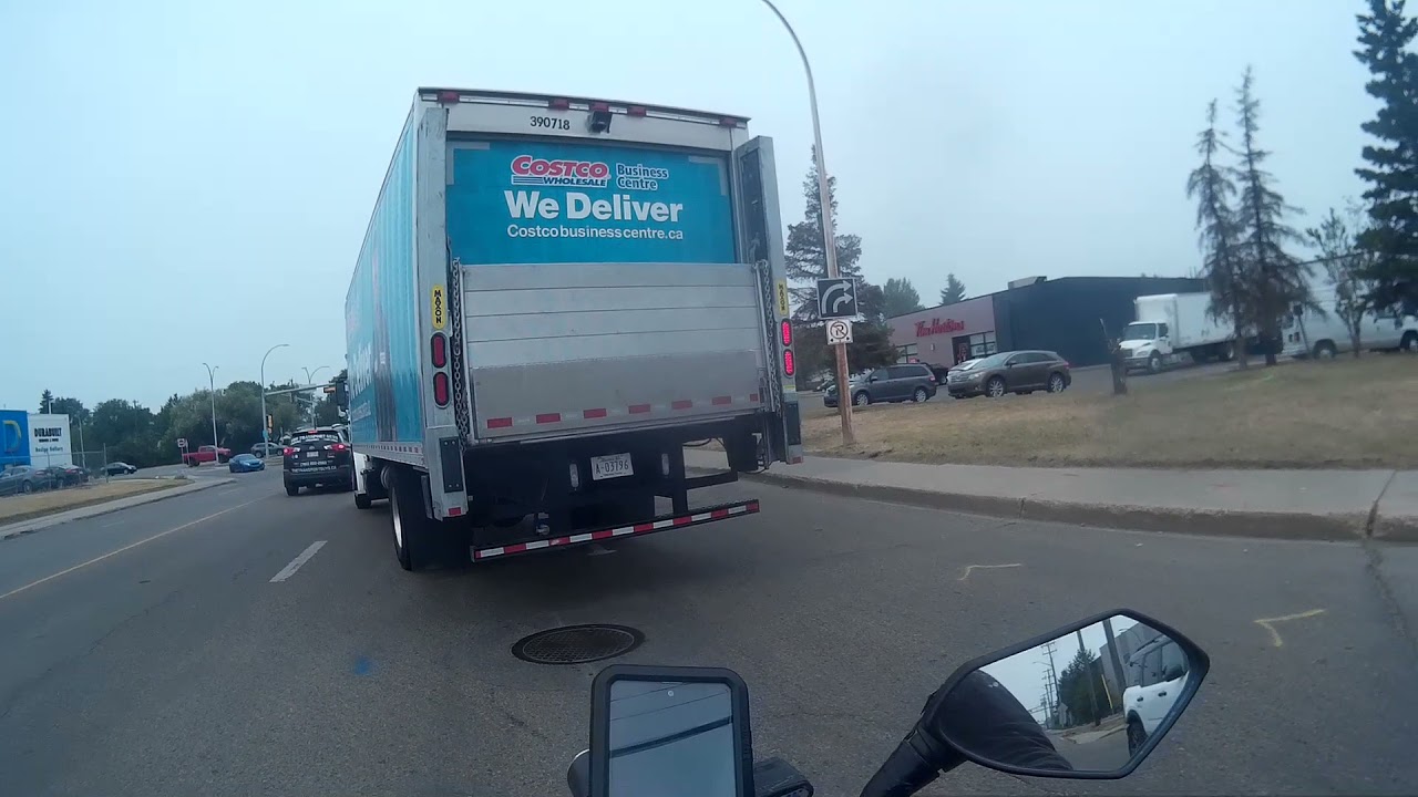 VERY DUMB KAREN IN HER 5 TON TRUCK COSTCO IS REALLY STUPID REPEAT OFFENDER ALSO