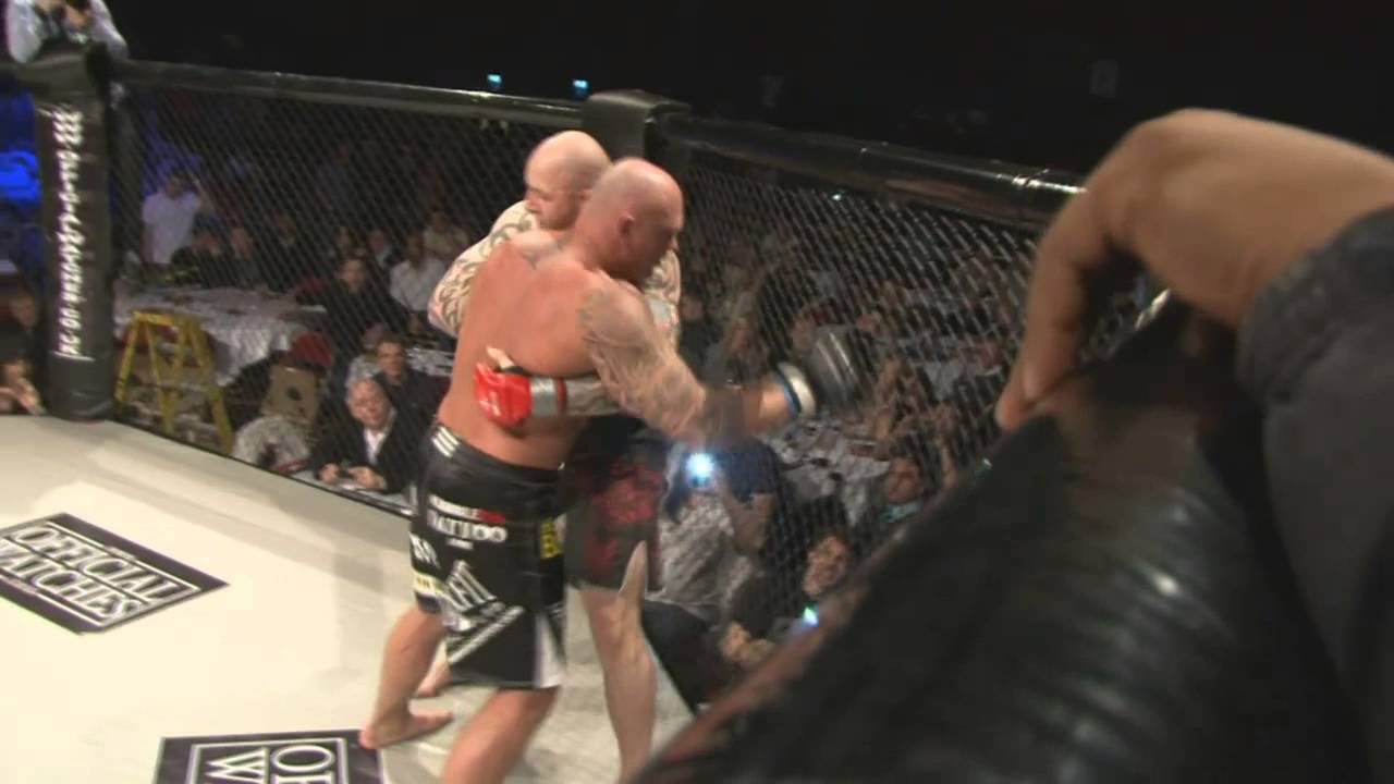 CFC Cage Fight Mark Potter v Mark Walker