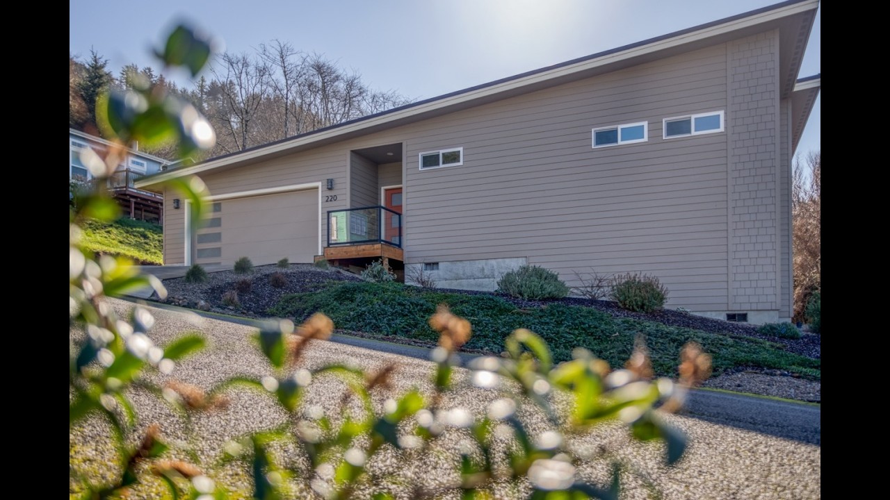 Home Tour | Coastal Luxury Living: Take a Look Inside 220 Windsong Street, Yachats, OR