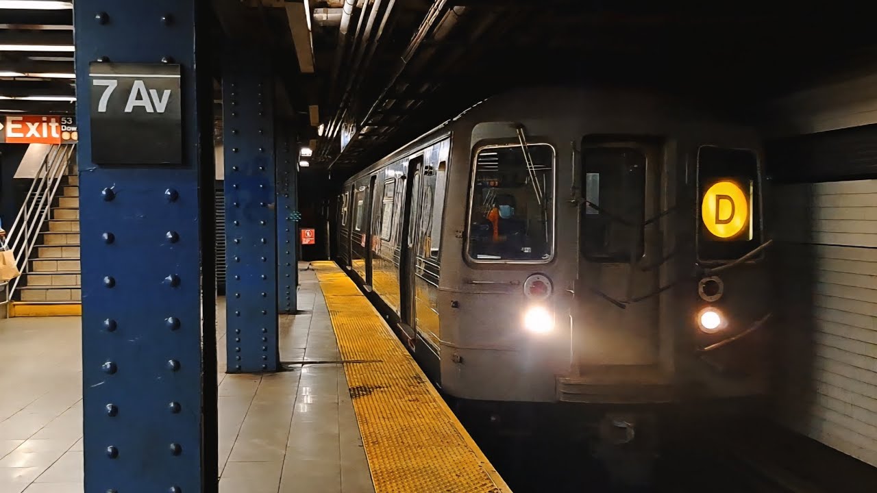 R68/A & R160A/B (B) (D) & (E) Train Action @ 7th Avenue