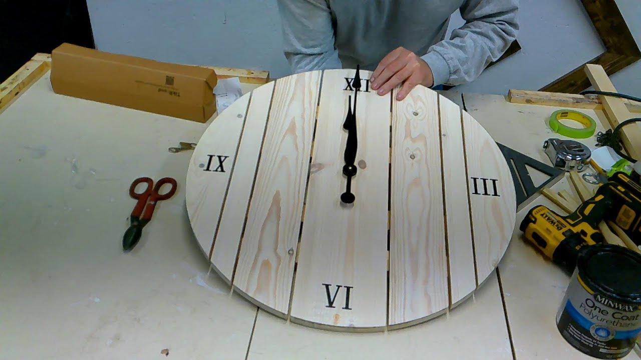 Easy DIY Large Wooden Clock, Projects that sell.