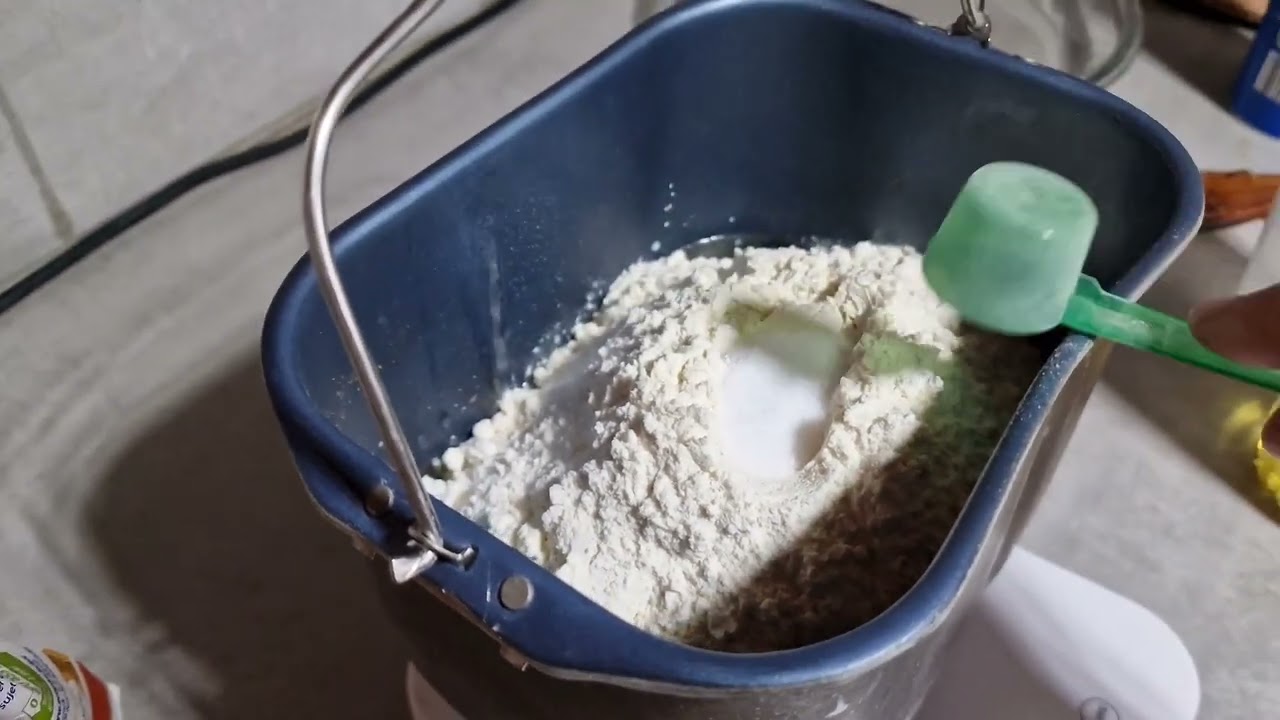 Aparatul de frământat și de făcut pâine
