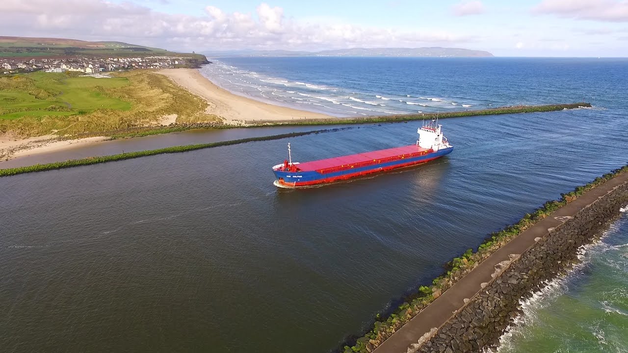 DJI Phantom 3 Advanced - Cargo Ship Hav Dolphin Enters Bar Mouth