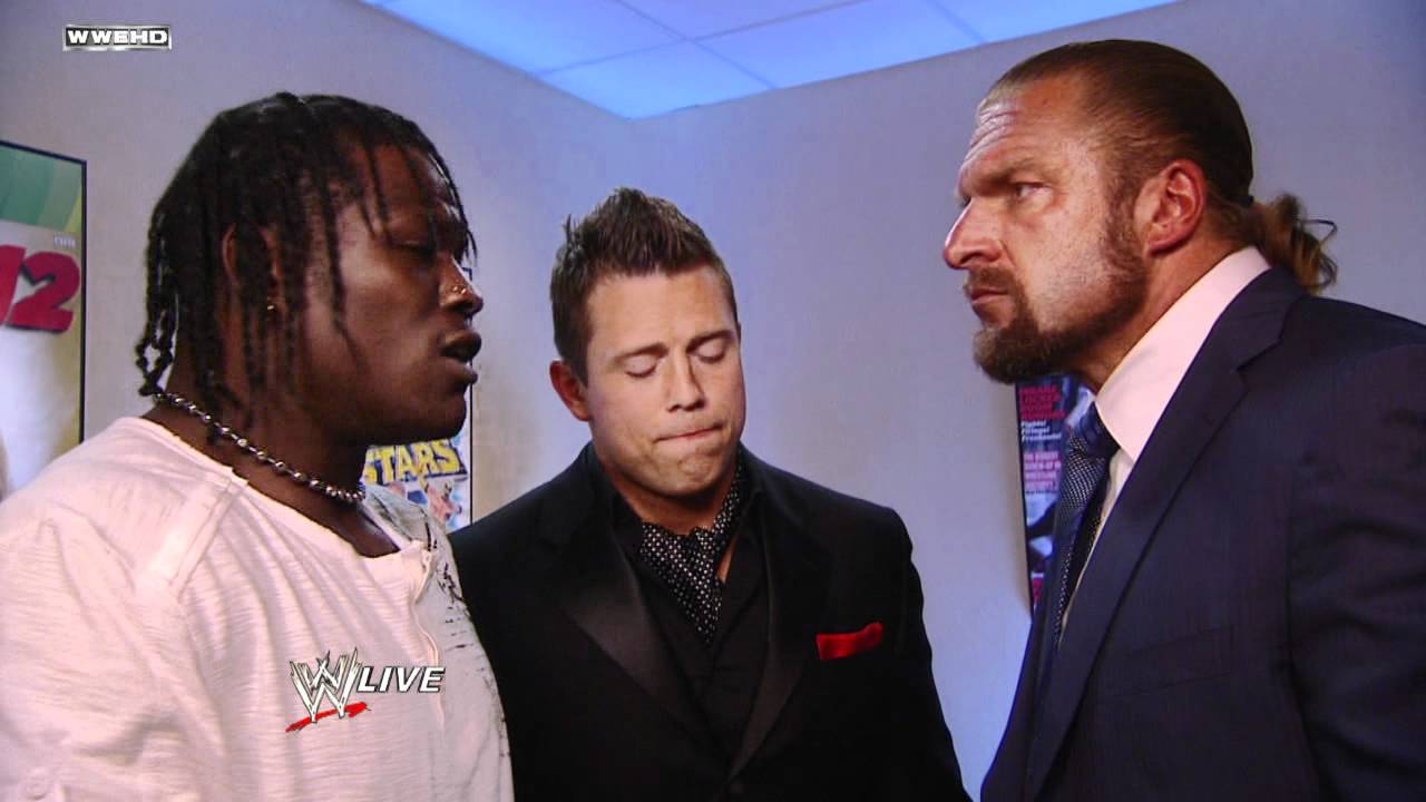 Raw — Главный операционный директор WWE Трипл Эйч наказывает Миза и Р-Труфа за их действия