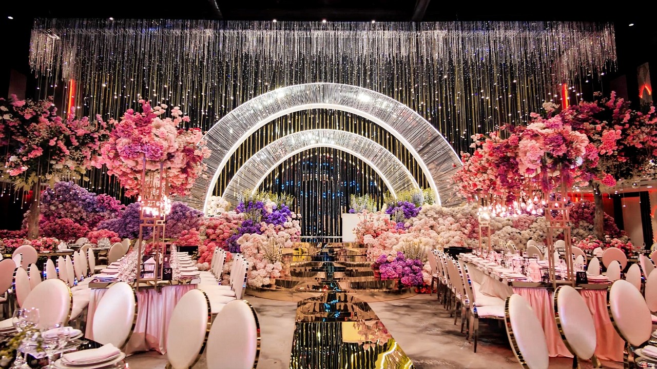 You’ve Never Seen a Venue Transformations Wedding Like This… A Million Roses? Just Mon Amie Magic 🪄