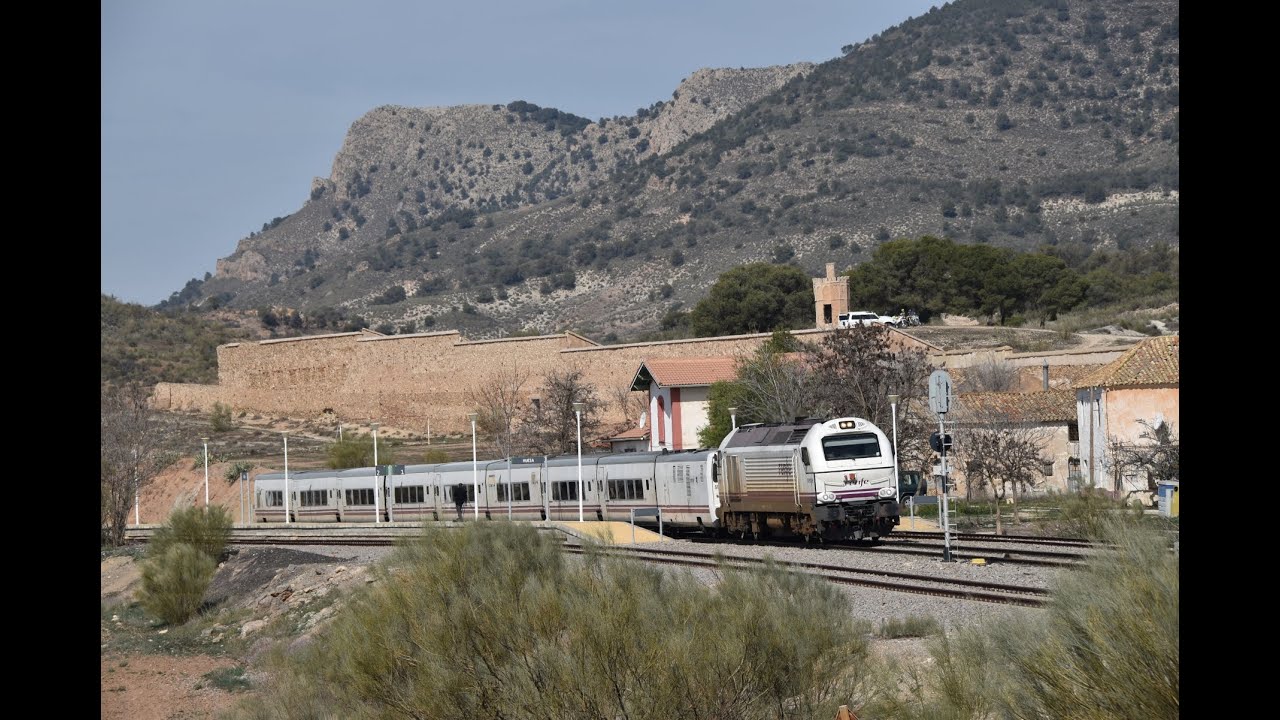 Visita a la remota estación de Huesa, de la línea Linares-Almería