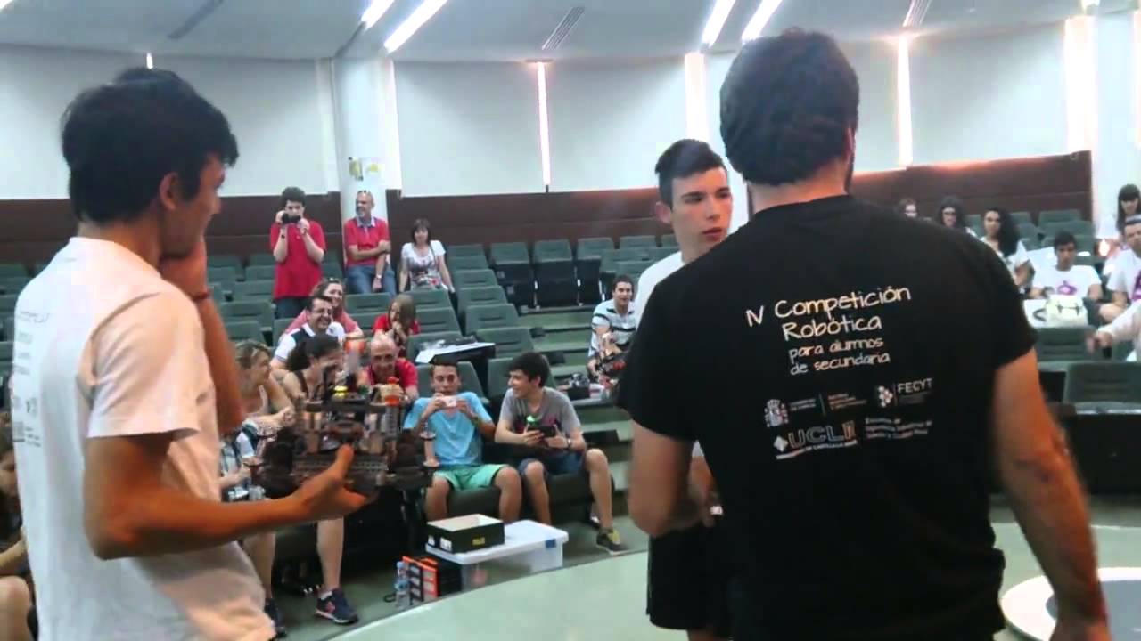 Competici&oacute;n de robots luchadores en la UCLM