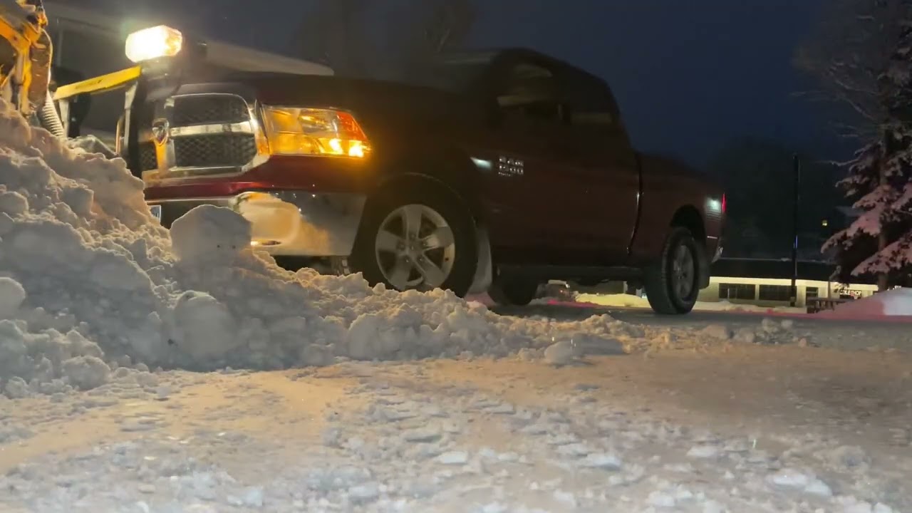 Plowing Alaska (Snoway 26R & Boss 8' Straight Blade)