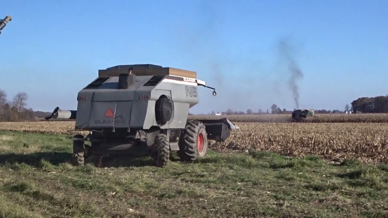 2 Gleaner N6 Combines - Corn - Harvest 2016