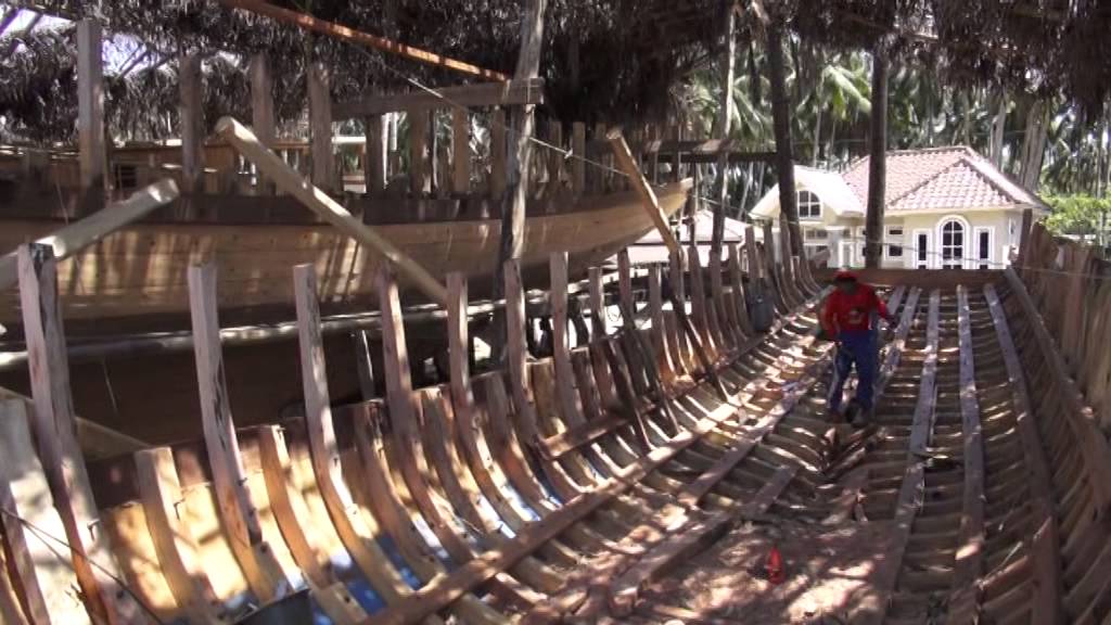 Perahu Pinisi (Narator : Rina Nurhasanah)