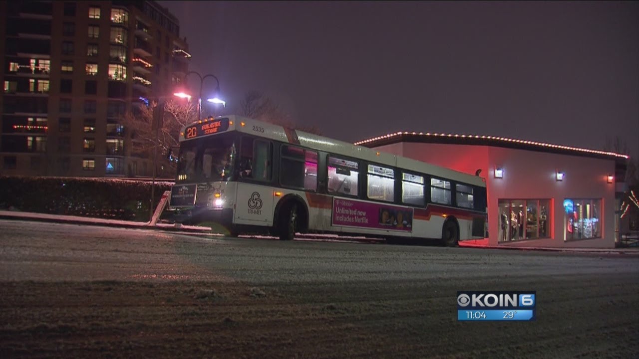 Snow, freezing rain hits Portland metro on Christmas Eve