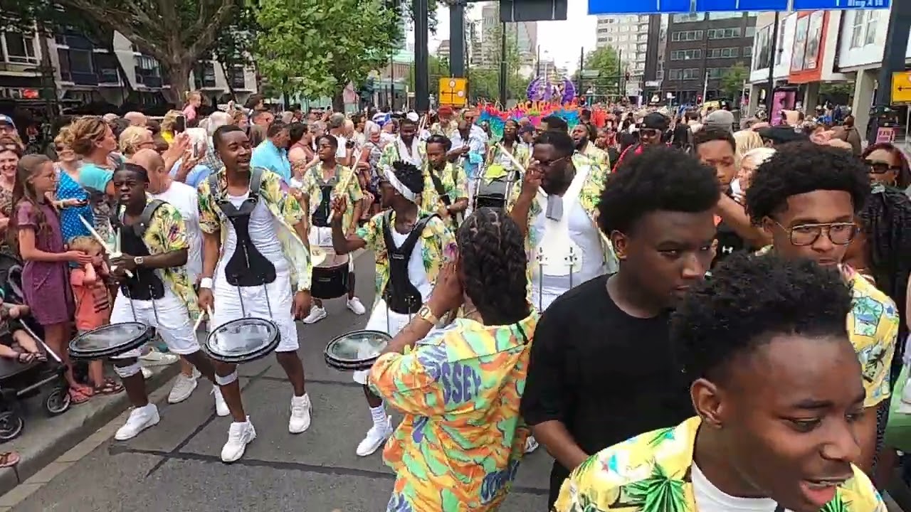 Zomercarnaval Rotterdam 30 juli 2022. Brassband DreamTime.