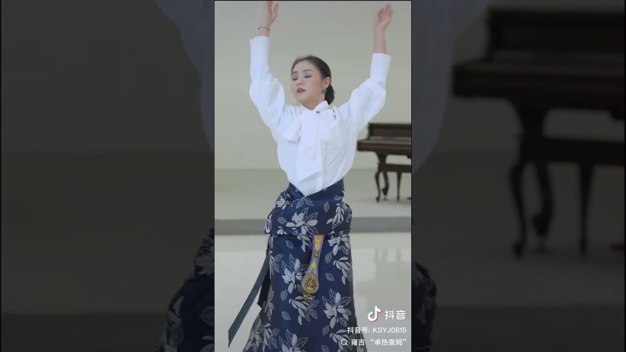Tibetan dance by Yangkyi