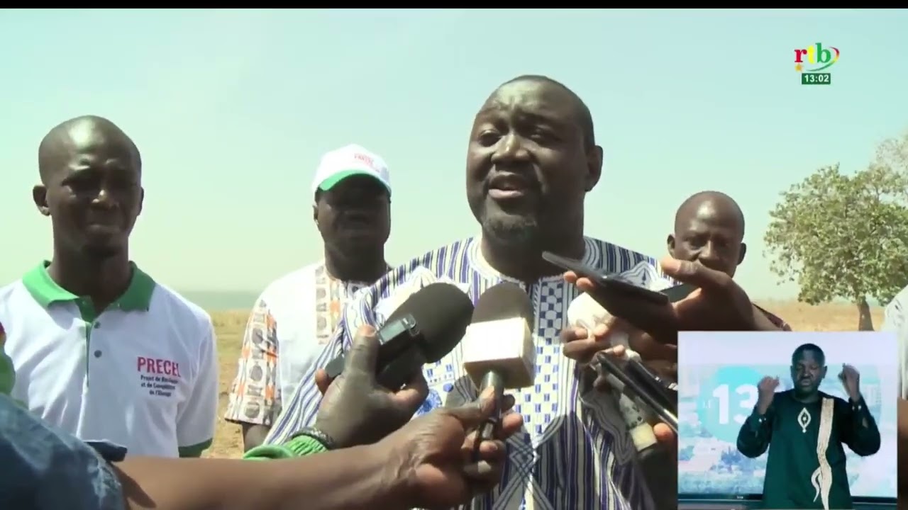 Le ministre de l'Agriculture est en visite au barrage de Samandeni.