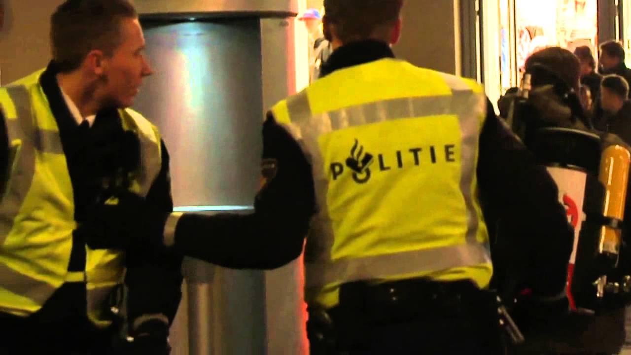 Uit Powlitie van 14 april, 2014: Wildplassers worden natgespoten