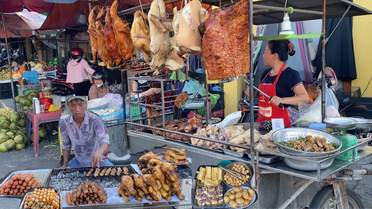 Vietnam Street Market - Local Grilled Food From A Street Vendor
