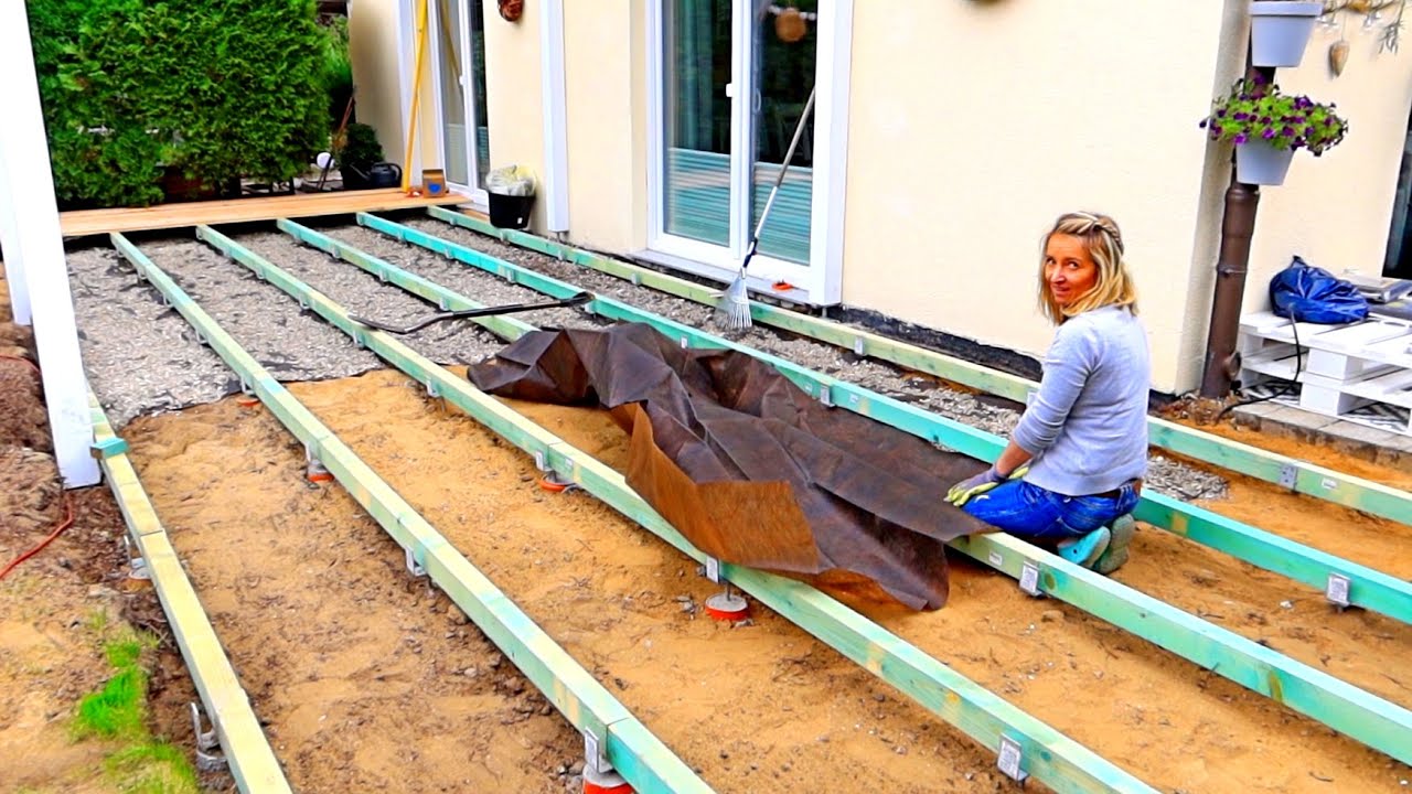 Holz Terrasse selber bauen - Unkrautflies und Steine