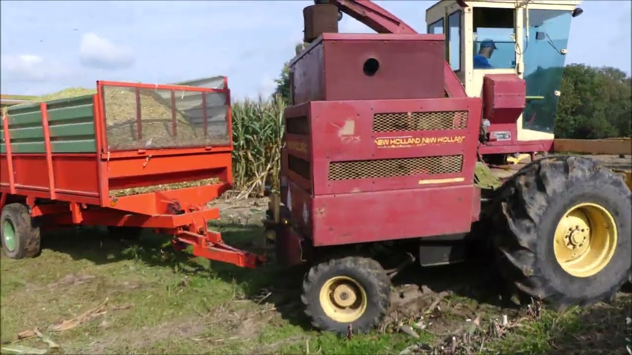 Oldtimer mais hakselen  2023 , New Holland 1895 en Landini 8500