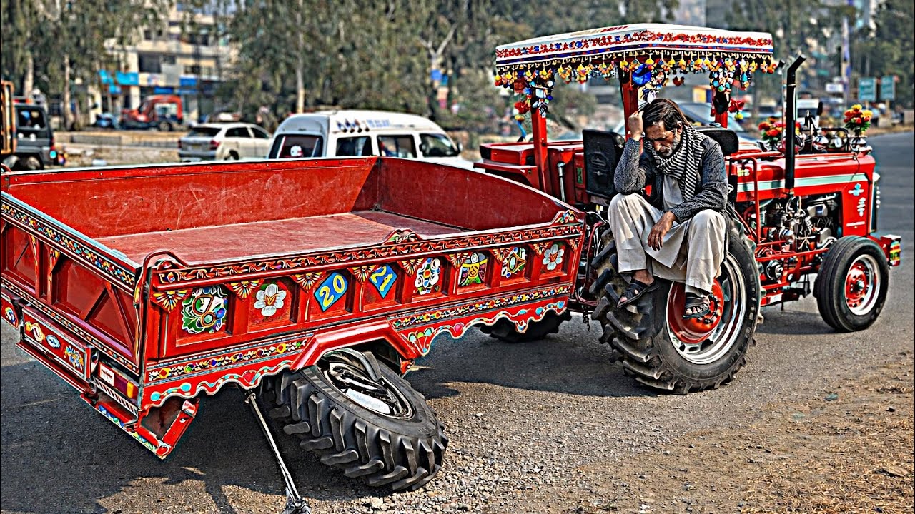 Emergency Broken Axle Repair on Main Road of Tractor Trolley
