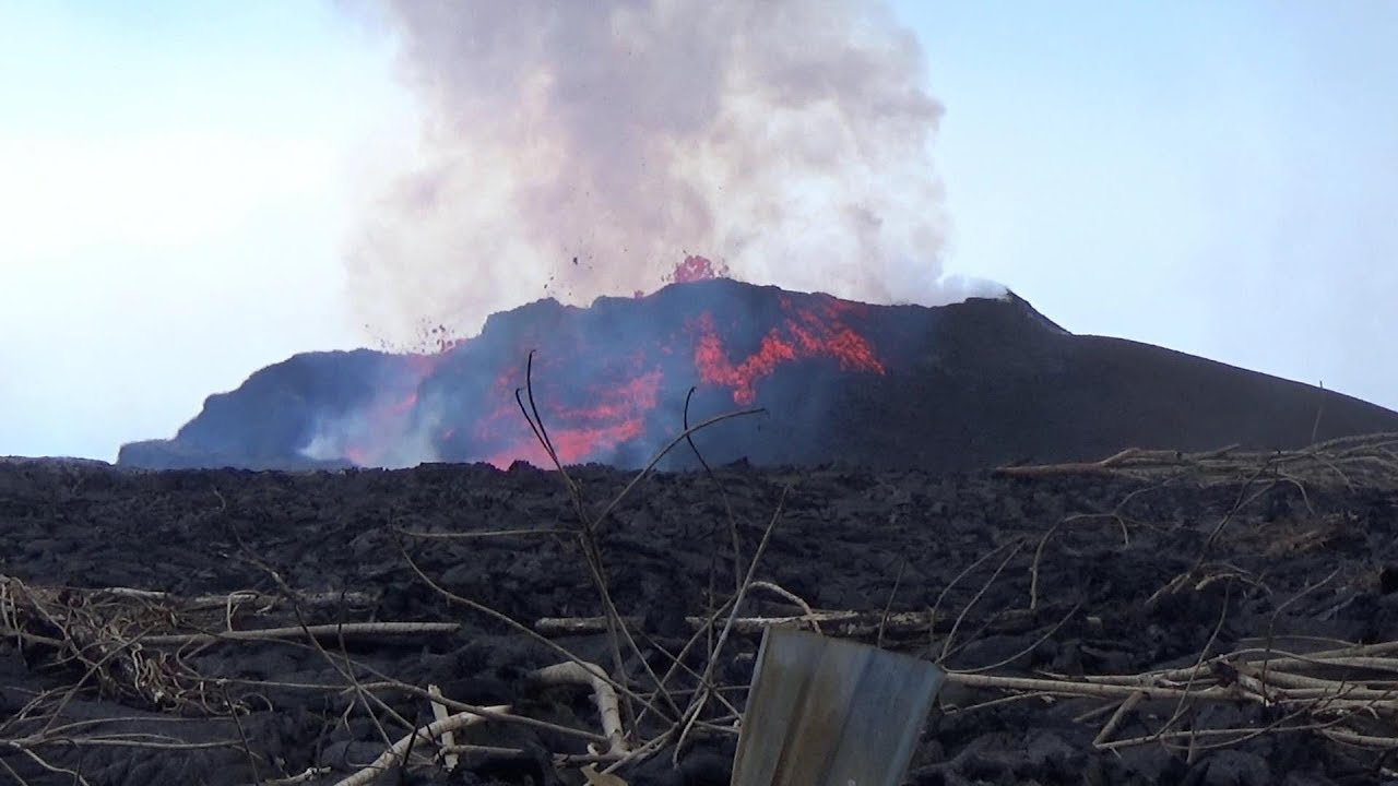 Lava Fissure 8 And Helping Lava Refugees Inside Leilani Estates Hawaii June 19 2018