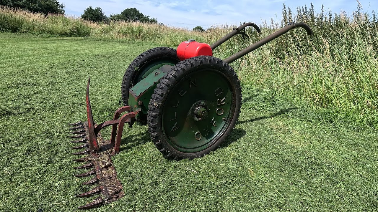 VINTAGE 1957 OXFORD ALLEN SCYTHE MODEL F SCYTHE MOWER, VILLIERS 25C
