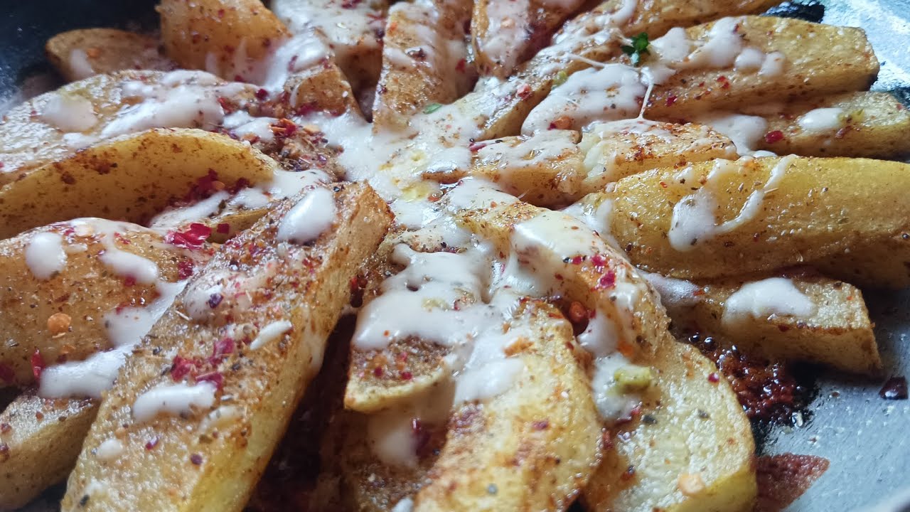 Aaj Maine bhi Ghar per potato cheesy wedge banai hai 🥲