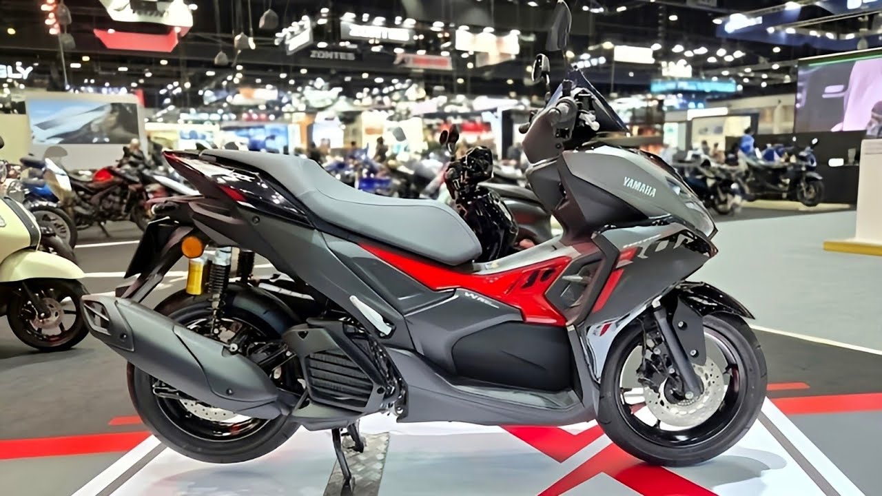 Новый цвет 2026 года для спортивного скутера Yamaha AEROX 155 ABS: черный, красный, с обзором мод...