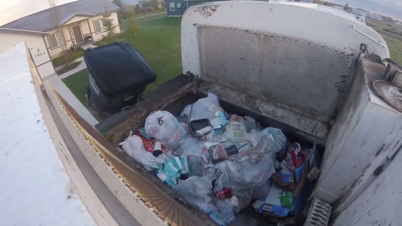 Wayne Curbtender Garbage Truck *GoPro Hopper Shot* on Heavy Garbage!