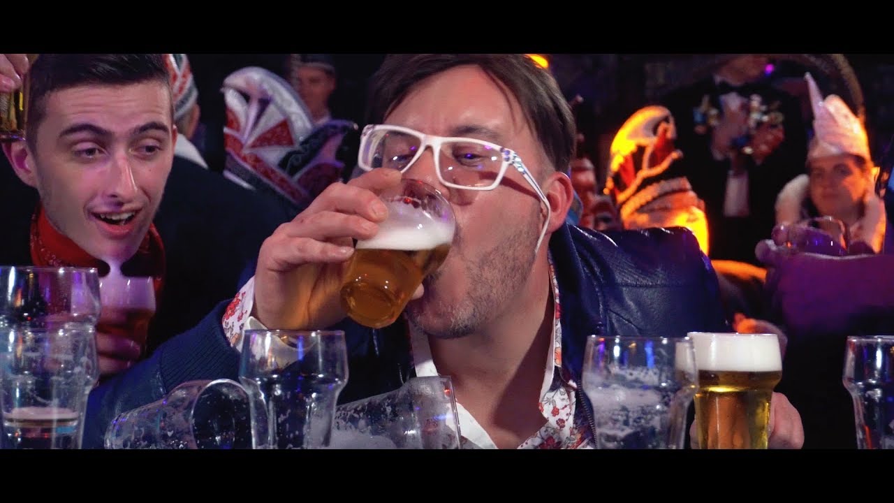 Ivo van Rossum ft. DJ Ferry van Gestel - Heel De Hut Gaat Uit Z'n Bol (Officiële Videoclip)