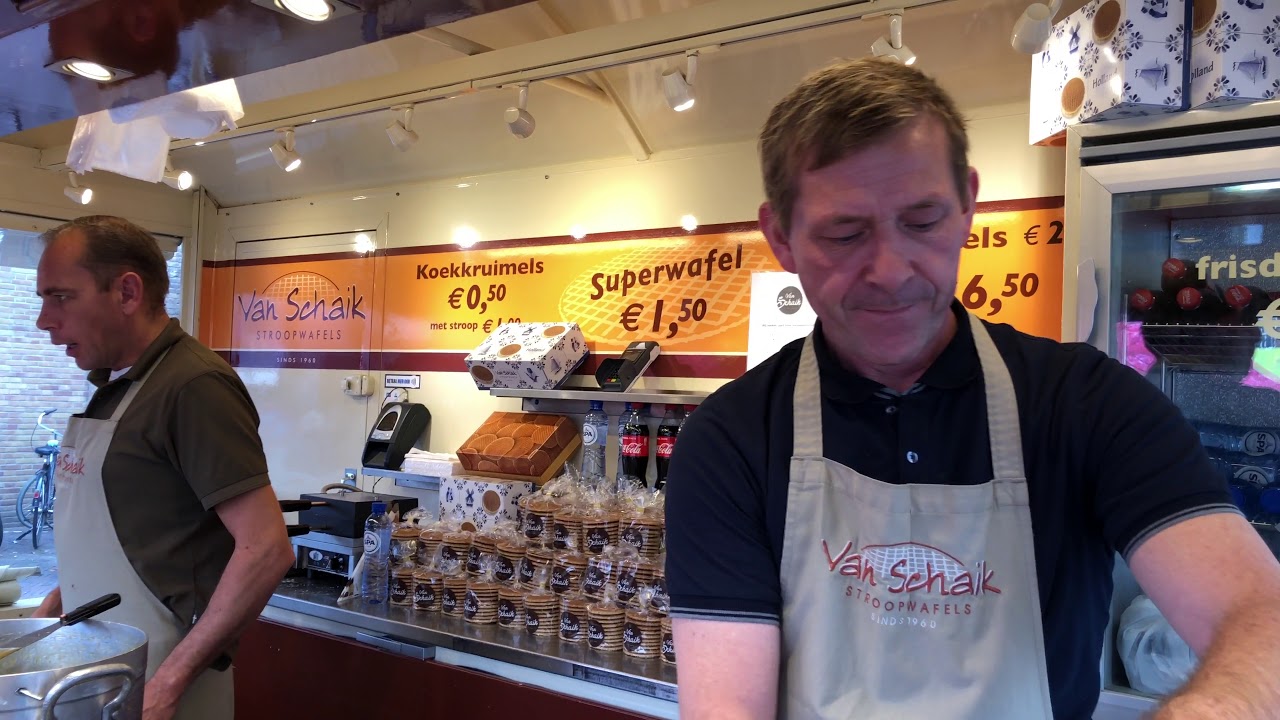 Op bezoek bij van Schaik Stroopwafels op de Markt in Midddelburg