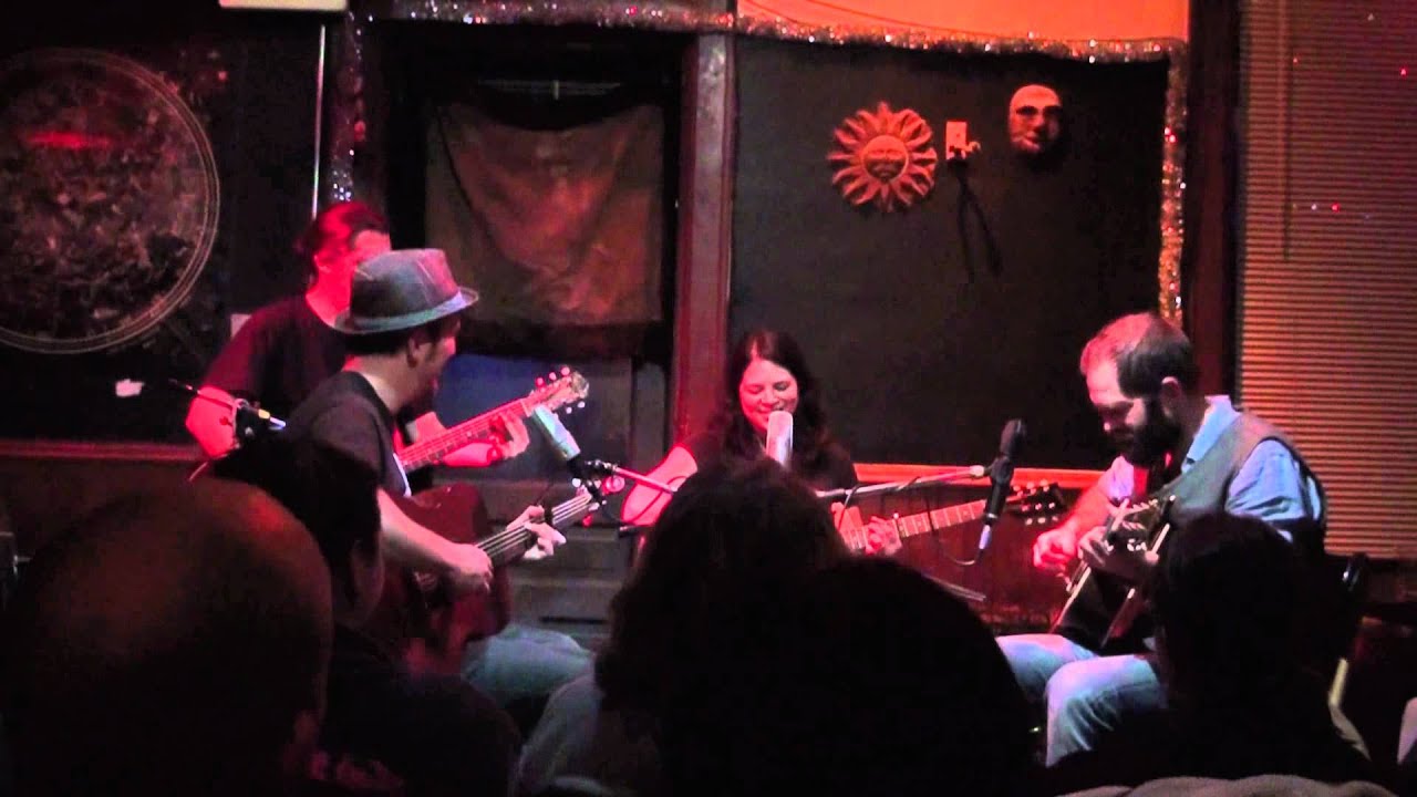 Redbird at Cafe Carpe, Ships