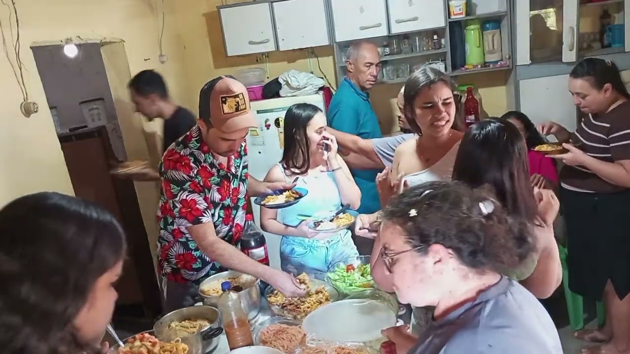 Aniversário de tida família feliz reunida