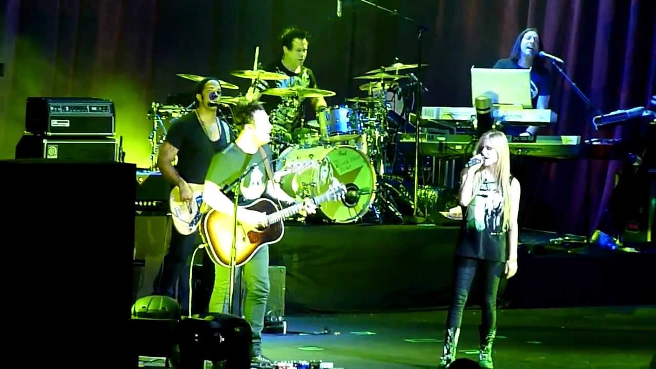 Avril Lavigne - Everybody Hurts (Belo Horizonte 2011)