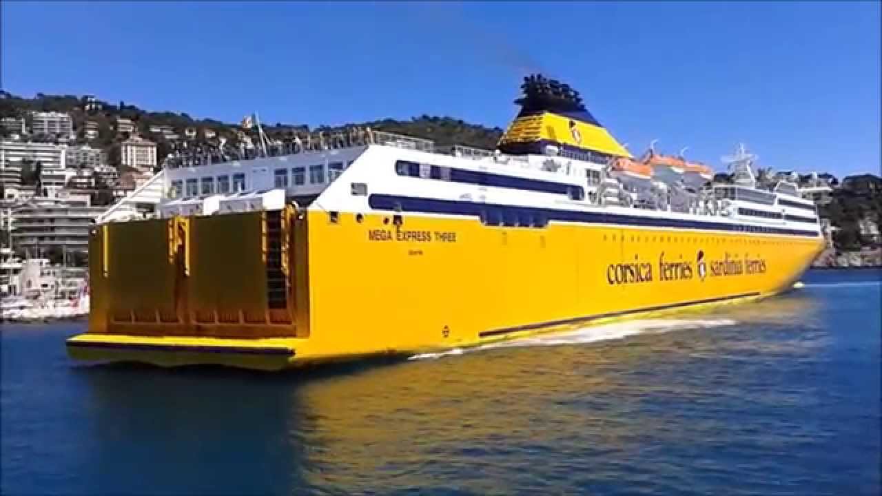 Manœuvre d'un Ferry à l'entrée du port de Nice - Corsica Ferries, Sardinia ferries